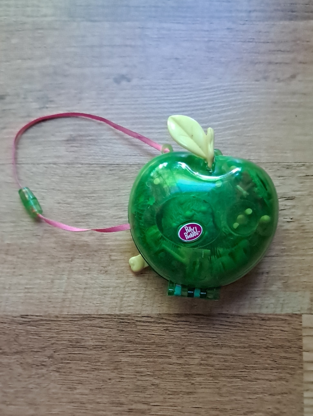Polly Pocket Fruit Surprise Green Apple Compact